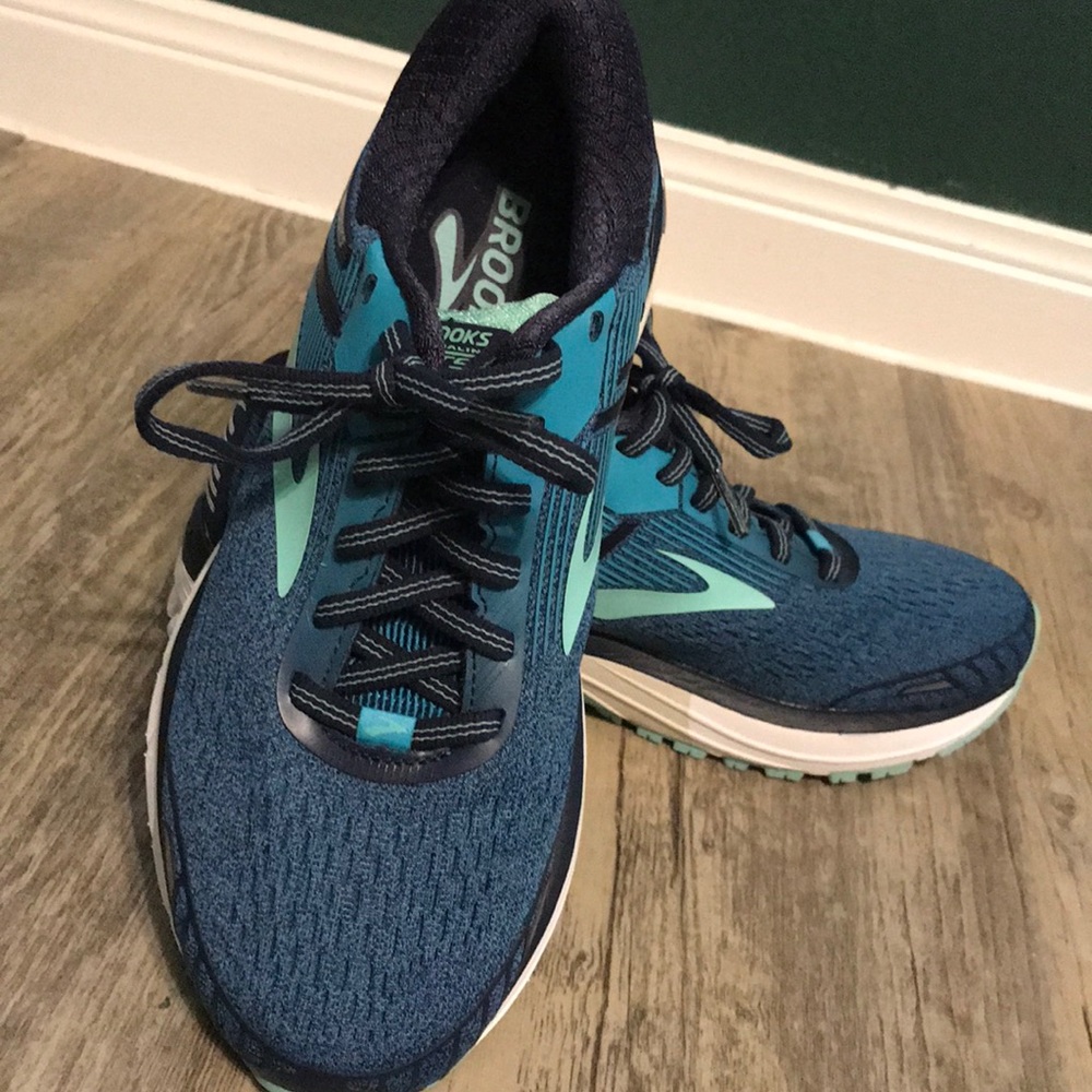 Brooks adrenaline GTS18